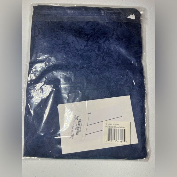 Wyoming Traders Jacquards Silk Scarf Regular 34.5 x 34.5 inches Navy New - Picture 2 of 5